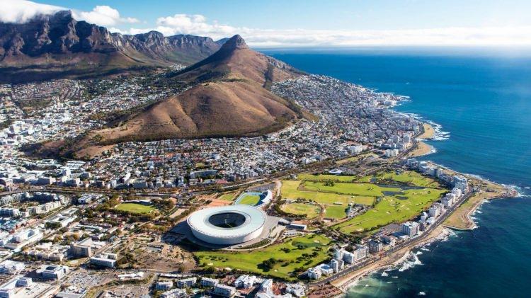 <p>Güney Afrika'nın Cape Town kentinde 12 saat 4 dakika,</p>
<p> </p>