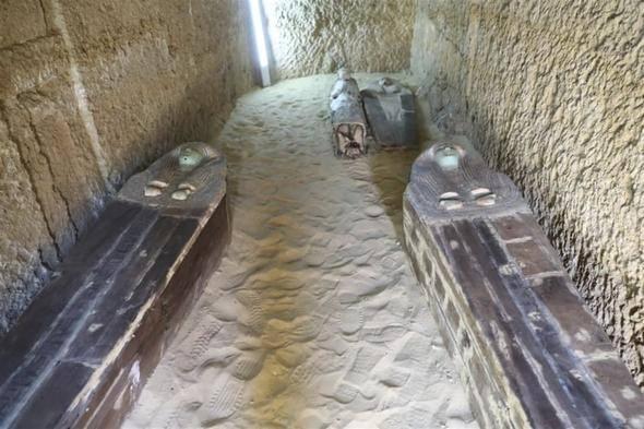 <p>Geçtiğimiz cumartesi günü bir basın konferansı ile duyulan keşifler için Mısır Antik Eserler Bakanlığı lahitlerden birinin papaz ve Firavun Yargıcı olduğu belirlenen Behnui-Ka'ya ait olduğunu duyurdu.</p>

<p> </p>
