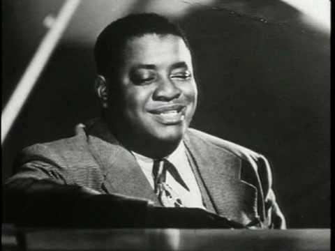 <p>Art Tatum: Yaşadığı dönemin en iyi piyanisti olarak kabul edilen bir müzisyen. Dünyanın 8. harikası olarak kabul edildi. Katarakt hastalığı nedeniyle görme duyusunu büyük oranda yitirmişti.</p>
