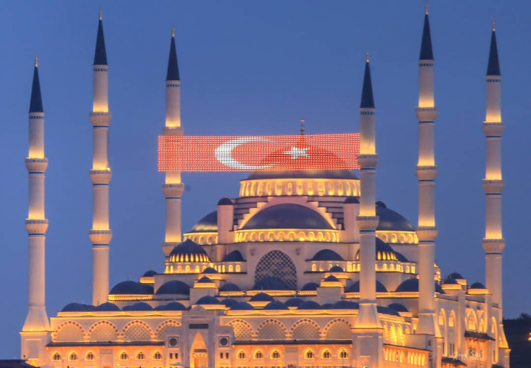 <p>Büyük Çamlıca Camisi - İstanbul<br />
<br />
Fotoğraf: Cemil Şahin</p>
<p> </p>