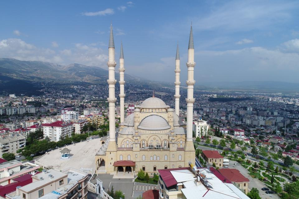 <p>Abdulhamit Han Camisi - Kahramanmaraş</p>
