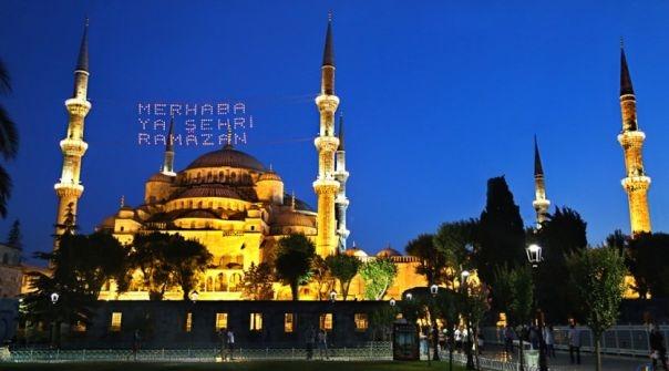 <p>On bir ayın sultanı Ramazan ayı geldi. Müslümanların dört gözle beklediği Ramazan ayına "Hoş geldin" diyenler arasında ünlü isimler de vardı. Sibel Can'dan Alişan'a kadar birçok ünlü ismin paylaşımları yazımızda bulabilirsiniz.</p>

