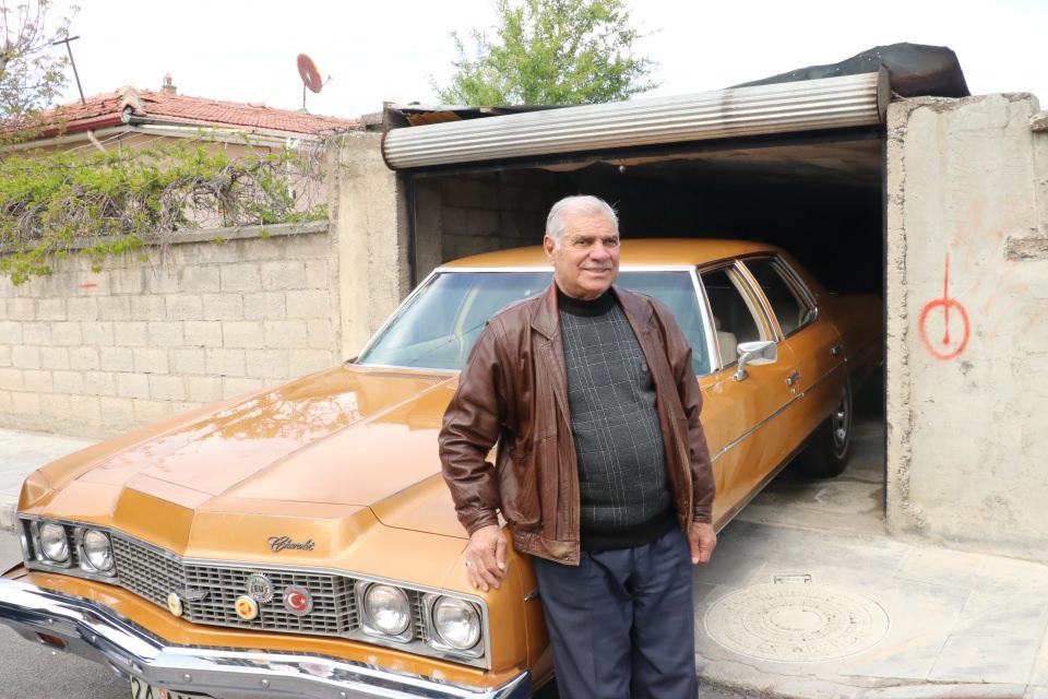 <p>"ANAP'ta muhtelif yerlerinde görev aldım. Partide dönemin İl Başkanı Recai Alptekin'in ardından başkan yardımcılığı görevini yürüttüm. Hemşehrim olan eski Başbakan Yıldırım Akbulut Erzincan'a geldiğinde klasik otomobilimle ilçe ve köy ziyaretlerine giderdik. Seçim çalışmalarını da bu otomobilimle yapıyorduk. En son seçimi kaybettikten sonra arabama küstüm ve garaja park ettim. O günden bu tarafa bir daha aracımı garajdan çıkarmadım."</p>
<p> </p>