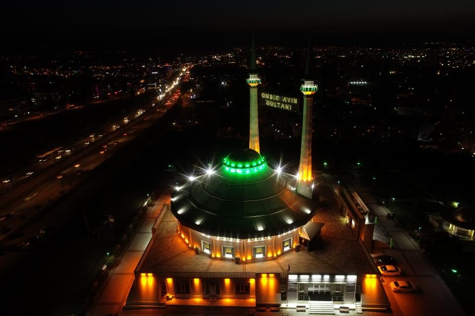 <p>Fotoğrafta Bursa'daki Merve Cami görülüyor.</p>
