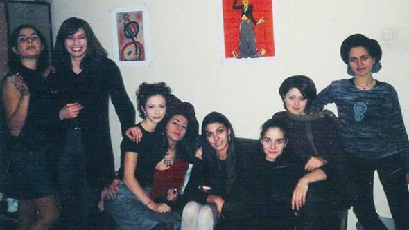 <p>En son 'Eşkiya Dünyaya Hükümdar Olmaz' dizisinde başrol oynayan Deniz Çakır'ın geçmiş yıllara ait bir fotoğrafı ortaya çıktı.</p>
<p> </p>