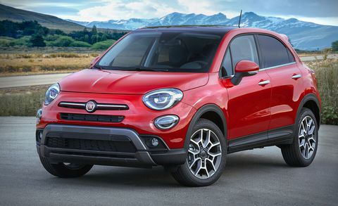 <p>Fiat 500X</p>

<p>500X'in yeni modelinde dizel motor yer almıyor, dizel motorun yerini ise üç silindirli bir ünite aldı. 500X'teki bu değişim, FCA'nın (Fiat Chrysler Automobiles) dizel stratejisinin bir parçasını oluşturuyor.</p>
