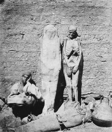 <p>Mumya satan Mısırlı sokak satıcısı.</p>
