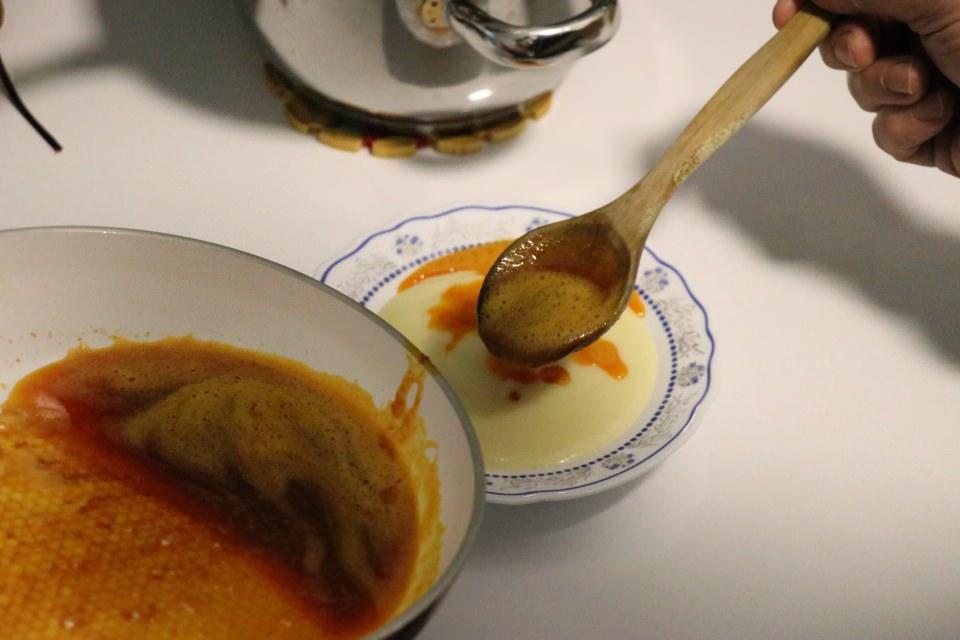 <p>Paça yapma geleneğini sürdüren Üsküplülerden 71 yaşındaki Melek Şaban, AA muhabirine yaptığı açıklamada, Üsküplü Müslümanların ramazan geleneklerini, iftar ve sahur sofralarını süsleyen lezzetleri anlattı.</p>
<p> </p>