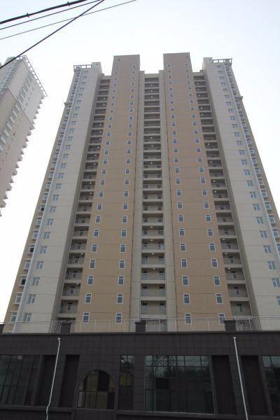 <p>29 katlı katlı bu apartmana uzaktan bakıldığında ters giden bir şey yok gibi görülüyor.</p>
<p> </p>