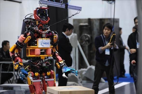 <p>Robot koordinatörlerinin de gelecekteki görevi robotların tamir ve bakımlarını yapmak, yeni robot ihtiyaçlarını belirleyerek, robotlara yeni yetenekler kazandırmak olacak.</p>

<p> </p>

