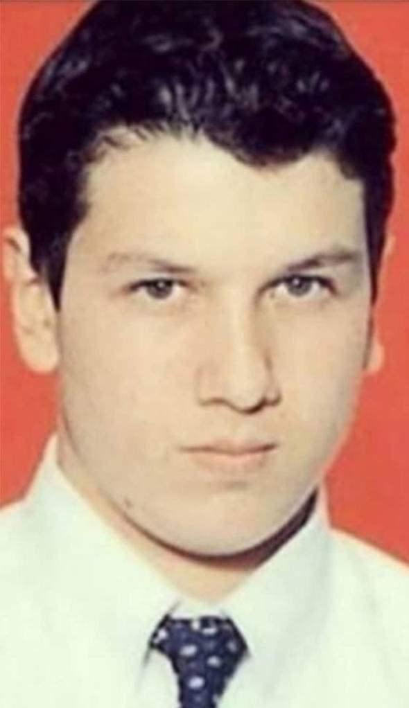 <p>Kısa sürede binlerce beğeni alan fotoğrafa 'Şahan Bey hiç değişmemişsiniz, aynısınız' yorumları yapıldı.</p>
<p> </p>