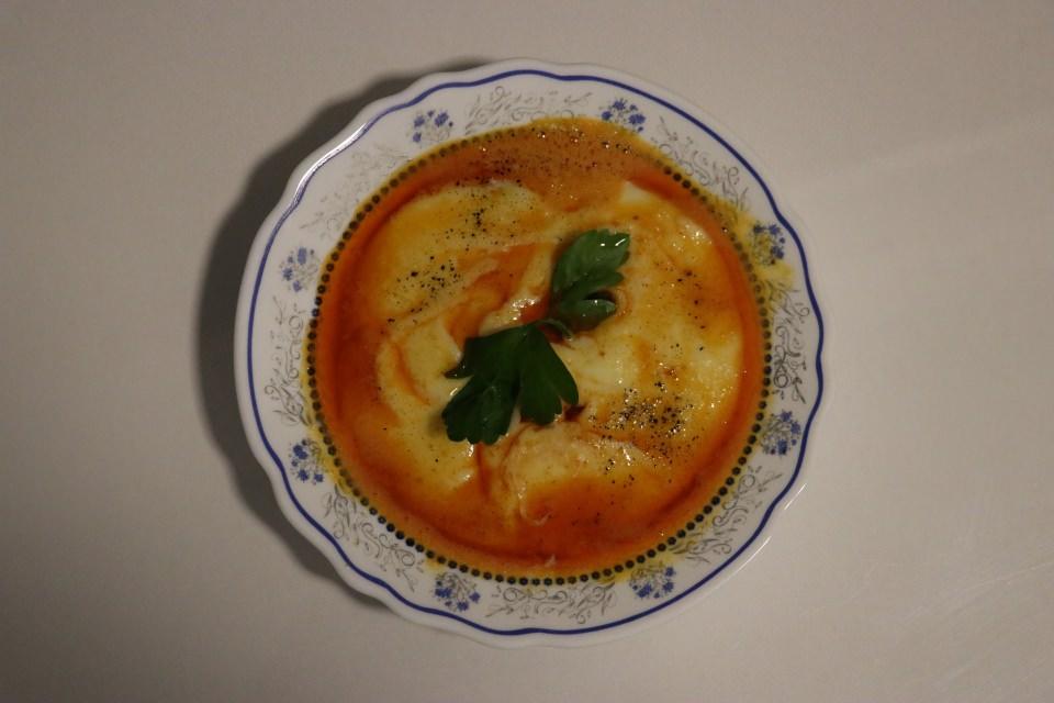 <p>Un, yumurta, yoğurt, sarımsak, sirke, sıvı yağ ve kırmızı toz biberle yapılan bu özel lezzet, ramazan dışında neredeyse hiç tüketilmiyor.</p>
<p> </p>