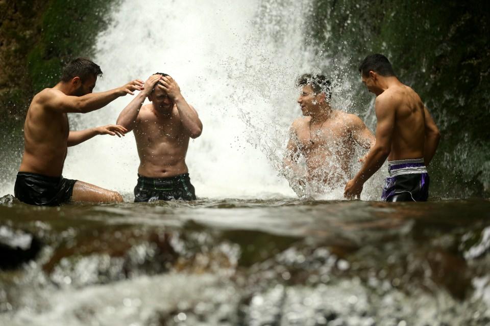 <p><strong> "Bayrağımızı göndere çektireceğiz"</strong></p>

<p>Milli sporcu Hasan Çetin de 6 yıldır sürekli şampiyonalara katıldığını ve 6 Türkiye şampiyonluğunun bulunduğunu söyledi. </p>
