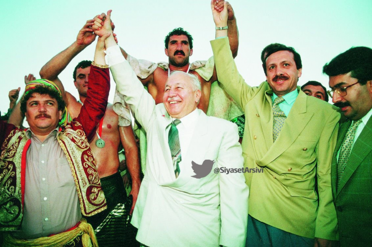 <p>İşte siyasetin daha önce görmediğiniz arşiv fotoğrafları...</p>

<p>Necmettin Erbakan ve Recep Tayyip Erdoğan</p>

<p> </p>

