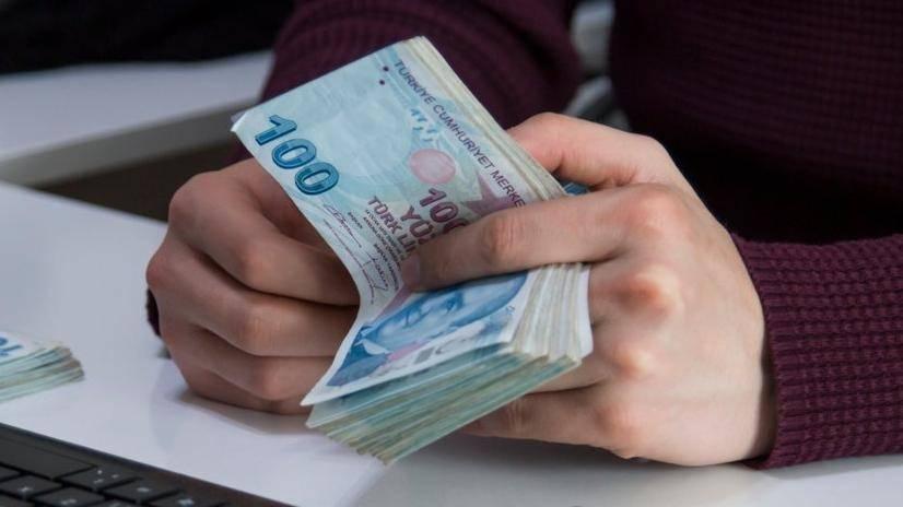 <p>Merkez Bankası'nın son anketinden bu yılın ilk yarısında gerçekleşecek enflasyon, yani SSK ve Bağ- Kur emeklilerinin zam oranı için yüzde 6.7 tahmini çıktı.</p>
<p> </p>