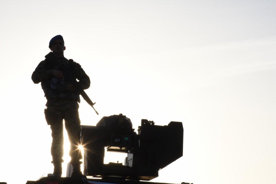 <p>Merkeze bağlı Subatan köyündeki 226 numaralı Taşınabilir Hava Radar Kıta Komutanlığında görev yapan askerler, Ermenistan, İran, Azerbaycan, Gürcistan hava sahalarını gözetleyerek Türkiye'ye gelebilecek olası tehditlere karşı büyük titizlikle çalışıyor. </p>