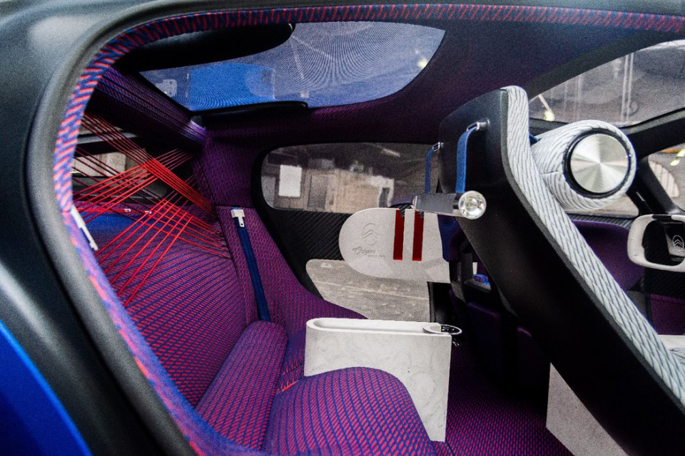 <p>Otomobilin konsolunda bir kişisel asistana yer veren Citroen,  Silikon Vadisi’nde bir start-up olan SoundHound Inc. ile işbirliğibe giderek, doğal dil ile ses tanıma özelliğini otomobile taşıdığını açıkladı. </p>

<p> </p>
