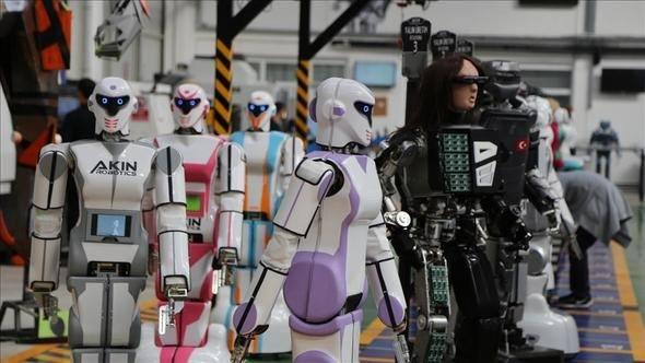 <p><span style="color:#FFD700"><strong>Robot Mühendisliği: </strong></span>Robot mühendisleri düşük maliyetli, daha hızlı ve teknolojiyi yakalayan robotlar yaparken onların bakım ve onarımlarını da unutmamak gerek.</p>

<p> </p>
