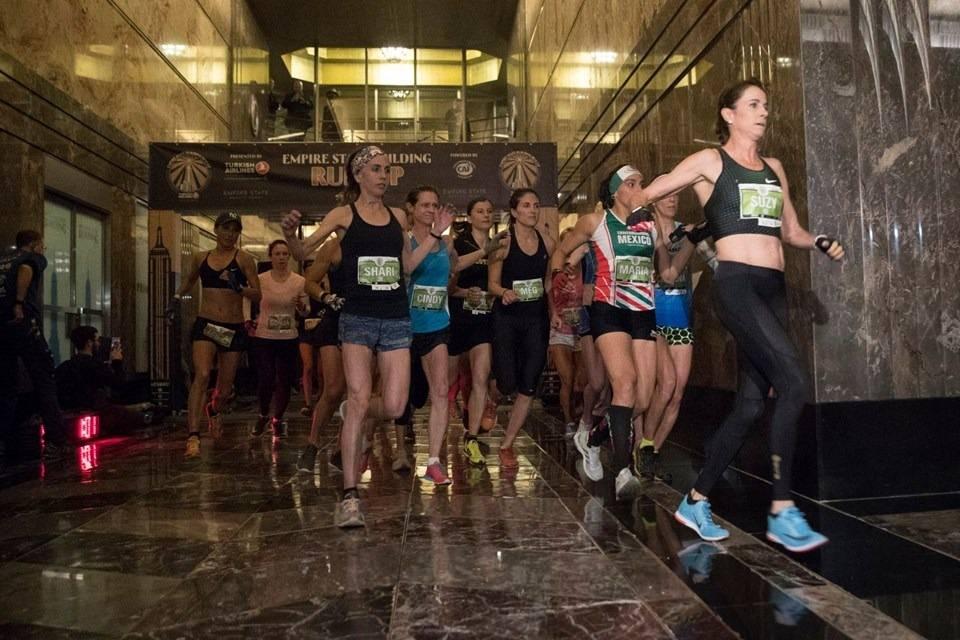 <p>Empire State Binası'na çıkma koşusunun sponsorlarından hayır kuruluşu Challenged Athletes Foundation'ın dünya genelinde engelli kişilerin sağlıklı ve aktif yaşam sürmelerini amaçladığına dikkati çeken Öcal, "Bu tür kurumların etkinliklerini desteklemek bizim için büyük bir gurur. (Challenged Athletes Foundation gibi kuruluşların) İnsanların sağlıklı yaşam seçimleri yapmalarını desteklemekteki vizyonlarının arkasındayız." ifadelerini kullandı.</p>

<p> </p>
