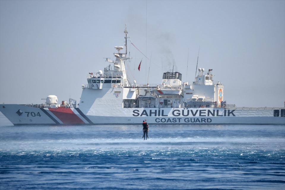 <p>Tatbikat senaryosuna göre, düzensiz göçmenleri taşıyan ticari bir yat, Mersin'in 15 mil açığında kuru yük gemisiyle çarpışarak battı.</p>

<p> </p>
