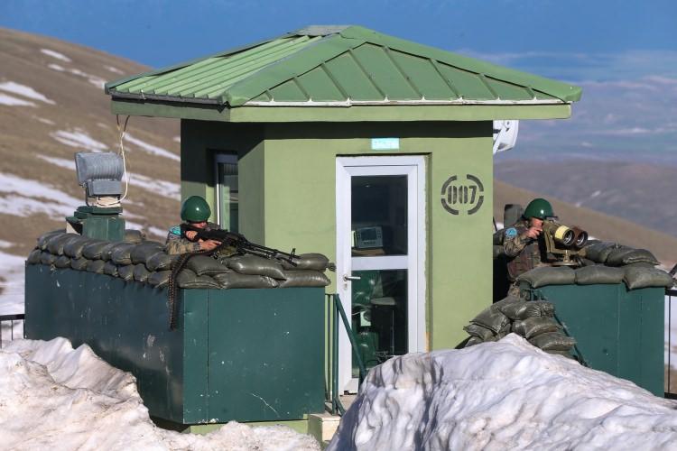 <p>Arazi şartlarına rağmen görevlerini en iyi şekilde yapmanın gururunu yaşadıklarını vurgulayan Özcan, şu ifadeleri kullandı:</p>
<p> </p>