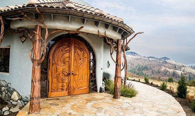 <p><strong>7.6 MİLYON DOLARLIK SARAY YAVRUSU BAŞKA HİÇBİR EVE BENZEMİYOR!</strong></p>

<p>Fantastik-kurgu romanların en beğenilen yanı ejderhalar ve dev savaşlarıyla okuyucuları başka diyarlara götürmesidir.</p>
