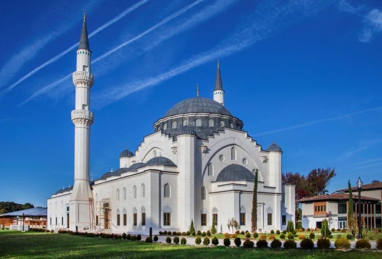 <p>Türkiye müslüman ve diğer coğrafyalarda Müslümanlara hizmet sunmak için birçok camii ve kültür merkezi inşa ediyor. Bu camiilerin nerede olduğu merak konusu. İşte Türkiye'nin yurt dışında inşa ettiği camiiler...</p>

<p> ABD : DİYANET MERKEZ CAMİ</p>
