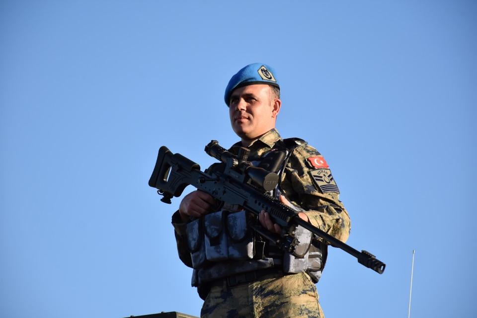 <p>Ramazanda da 7 gün 24 saat görev yapan güvenlik güçleri, vatan savunması yaparken bir yandan da ramazan coşkusunu yaşıyor. </p>
<p> </p>