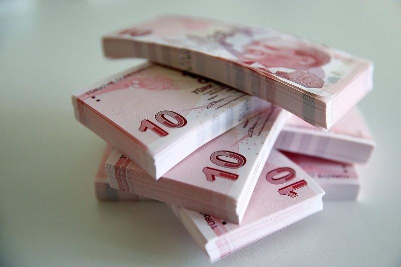 <p>SSK'lılarda ise en düşük aylık 2000'den önce emekli olanlarda bin 818 liradan bin 940 liraya, 2000'den sonra emekli olanlarda bin 125 liradan bin 200 liraya ulaşacak.</p>
<p> </p>