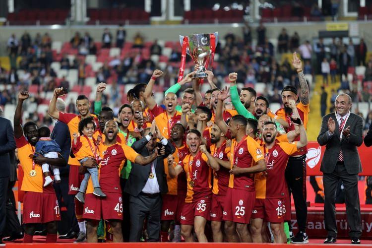 <p>Ziraat Türkiye Kupası final maçında Akhisarspor'u 3-1 mağlup eden Galatasaray kupayı müzesine götürdü.</p>
