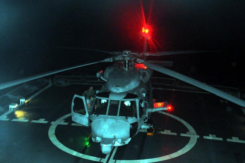 <p>Türk Deniz Kuvvetleri Komutanlığı'nın en büyük planlı tatbikatlarından 'Denizkurdu-2019', üçüncü gününde sürüyor. tatbikatın bugünkü bölümünde, senorya gereği su üstü hedefleri Seahawk helikopterlerinden atılan güdümlü mermilerle imha edildi.</p>
