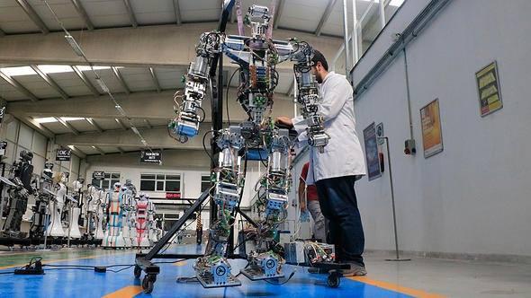 <p><span style="color:#FFD700"><strong>Robot Koordinatörlüğü:</strong></span> Gelecekte hayatımızın büyük bir kısmını kaplayacak gibi gözüken robotların hayatımıza yeni meslekler de dahil edeceği öngörülüyor.</p>

<p> </p>
