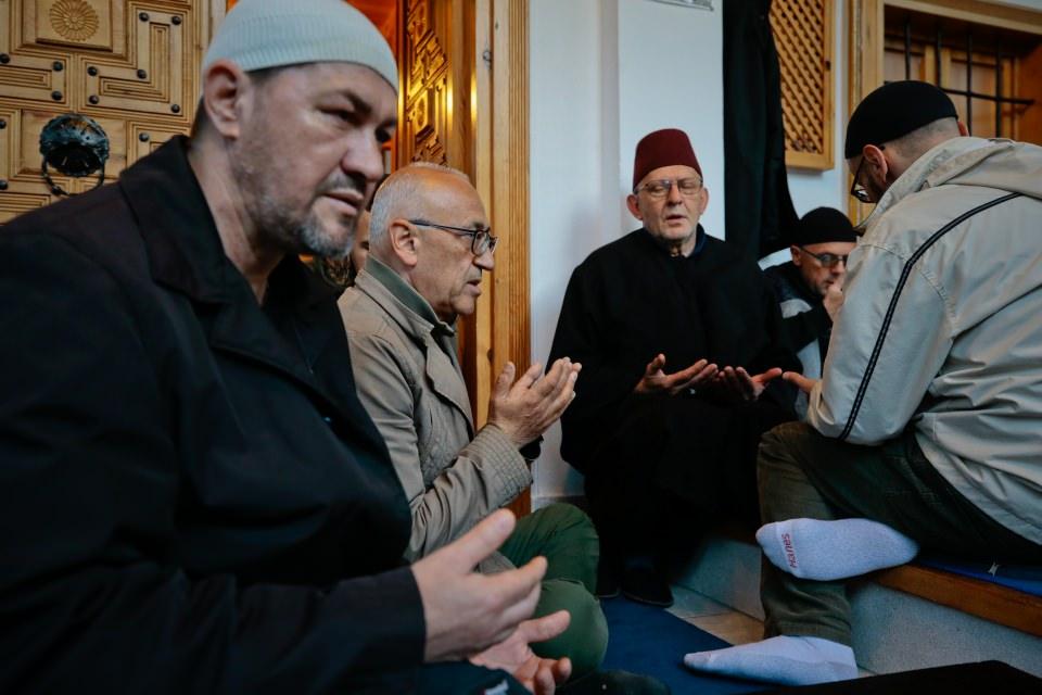 <p>Bosna Hersek'te 1992-1995 yıllarında yaşanan son savaşta da minare kısmı yıkılan cami, 2007'de restore edilip bugünkü görünümüne kavuştu.</p>
<p> </p>