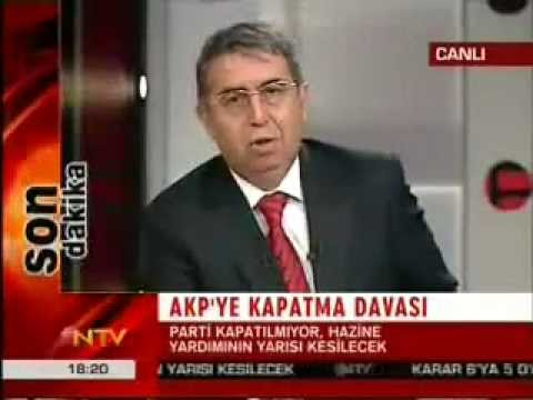 <p>Ve yıl 2009. 2008’de açılan kapatma davası karara bağlanıyor. Anayasa Mahkemesi, tek başına iktidar olan bir parti için, halkın %47 oyunu alan bir parti için kapatma kararı veriyor. Evet, evet, Anayasa Mahkemesi, bundan 50 yıl önce değil, yalnızca 10 yıl önce, benim de içinde bulunduğum milyonlarca oyu bulunan bir parti için (üstelik de iktidarda iken) kapatılsın diyor. Ama karar 6/5 ile alındığı için (7/4 olmadığı için) Ak Parti –şartlı serbest bırakılan hükümlüler gibi- yakın takibe alınıyor ve yeni bir suç! İşlemediği takdirde kapatma kararı hazine yardımı kesilerek para cezasına çevriliyor. Yani bir bakıma Ak Partinin eli kolu bağlanıyor. Demokrasi adına seçmen için bundan daha büyük bir aşağılama olabilir mi? </p>
<p> </p>