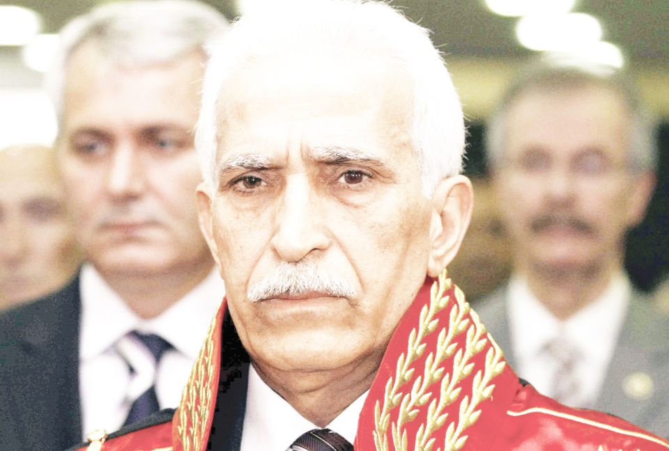 <p>Bunun üzerine Ak Parti erken seçime gidiyor. Ve %47 ile tekrar iktidar oluyor. Ama o da ne? 14 Mart 2008’de (ki o gün Tıp bayramı idi) kapatma davası açılıyor. Gerekçe ne? Başörtüsünün üniversitelerde serbest olmasını sağlayacak bir kanun çıkarmak! Büyük suç!!!</p>
<p> </p>