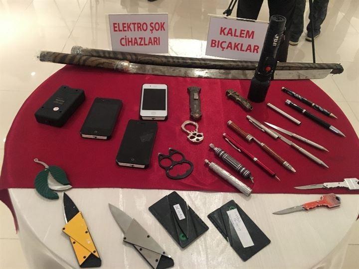 <p>"Adliyemizde görev yapan personelimizin özellikle adliye dışındaki ifa ettikleri görev sırasında maruz kaldıkları şiddet olayları yaşanmaktadır. Bu olaylar ile ilgili olarak kamu görevi ifa eden avukat ve adliye personeline yönelik eylemde bulunan kişiler ile ilgili gerekli adli işlemler titizlikle yerine getirilmektedir" diyen Seçgin sözlerini şöyle sürdürdü:</p>
<p> </p>
