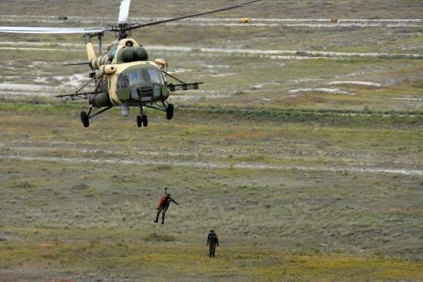 <p>TATBİKATA KATILAN UNSURLAR </p>
<p>Türkiye'den Kara Kuvvetleri Komutanlığı'ndan 2 adet ATAK helikopteri, Deniz Kuvvetleri Komutanlığı'ndan SAT görev timi 5 personel, Özel Kuvvetler Komutanlığı'ndan Özel Kuvvet timi 7 personel ve 1 adet S-70 helikopteri, Azerbaycan’dan 2 adet Mi-17 ve 2 adet Mi-35 helikopteri ile 1 CSAR timi toplam 57 personel,</p>