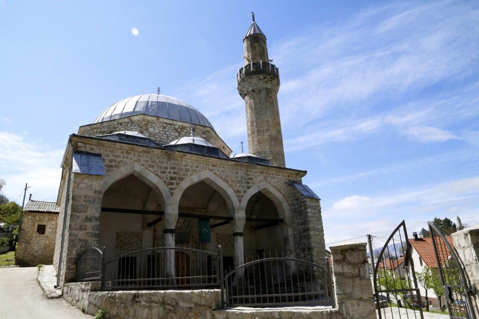 <p><strong>Livno'da toplam 13 cami var"</strong></p>

<p>Livno'da toplam 13 cami bulunduğunu anlatan Kevric, bütün bu camilerin 16. yüzyılda inşa edildiğine dikkati çekti.</p>
