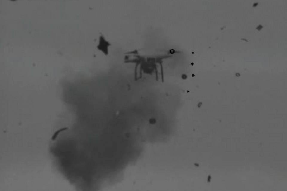 <p>Testlerde, ROKETSAN tesislerini koruyan Alka, döner ve sabit kanatlı dronelarla yapılan sınır ihlallerinde hedefleri başarıyla izleyip imha etti.</p>

<p> </p>
