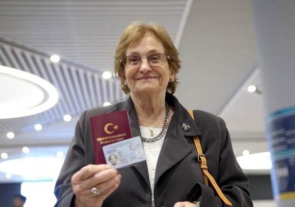 <p>Kazes, Türk pasaportuyla yurda giriş yaptı.</p>
<p> </p>