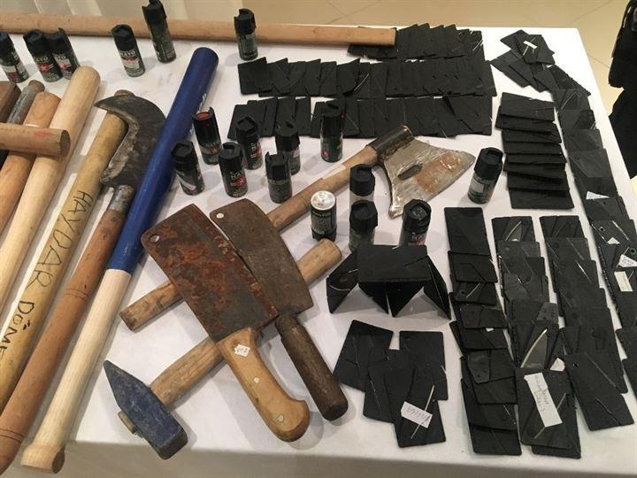 <p>Seçgin, “Giriş kapılarımızda mevcut duyarlı kapılar ve X RAY cihazları ile yapılan kontroller neticesinde tespit edilen kesici delici aletler ve materyaller güvenlik personelimizce alınarak muhafaza edilmektedir. </p>

<p> </p>
