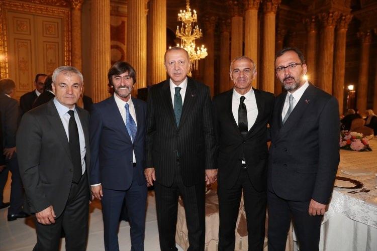 <p>Gençlik ve Spor Bakanı Mehmet Muharrem Kasapoğlu eski futbolcu Oğuz Çetin teknik direktör Rıza Çalımbay ve eski milli futbolcu Rıdvan Dilmen ( de katıldı.</p>
<p> </p>