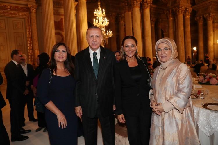 <p>Sibel Can ve Hülya Avşar</p>
