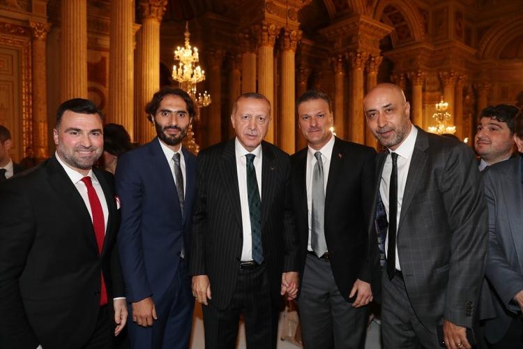 <p>TFF Futbol Gelişim Direktörü ve Genç Milli Takımlar Sorumlusu Tolunay Kafkas , AK Parti İzmir milletvekili Alpay Özalan ve Türkiye Profesyonel Futbolcular Derneği Başkanı Hakan Ünsal</p>

<p> </p>
