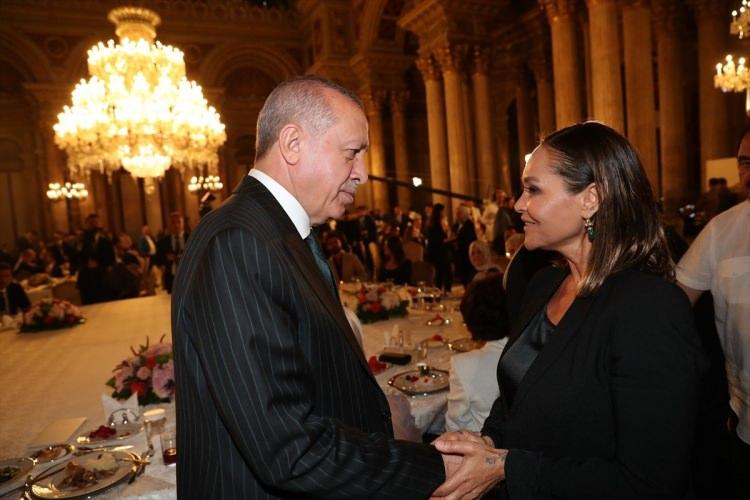 <p>Hülya Avşar</p>

