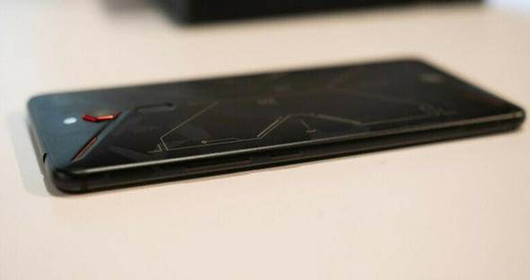 <p><strong>ZTE Nubia Red Magic Mars: </strong></p>

<p>Nubia Red Magic Mars bir oyuncu telefonu. 6 inç büyüklüğündeki IPS LCD ekranı 1080×2160 piksel çözünürlük sunan akıllı telefon, Qualcomm’un Snapdragon 845 işlemcisinden güç alıyor.</p>
