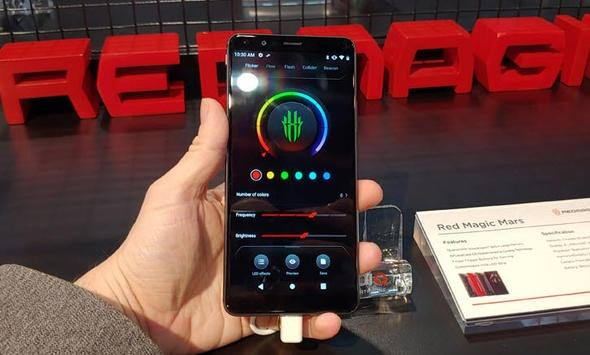 <p><strong>ZTE Nubia Red Magic Mars: </strong></p>

<p>Cihazın en üst versiyonu 10 GB LPDDR4X RAM ve 256 GB UFS 2.1 depolama alanı ile geliyor. Sıvı soğutma çözümünün yer aldığı telefon 3800 mAh kapasiteli bir bataryadan besleniyor. (AnTuTu puanı: 315200)</p>
