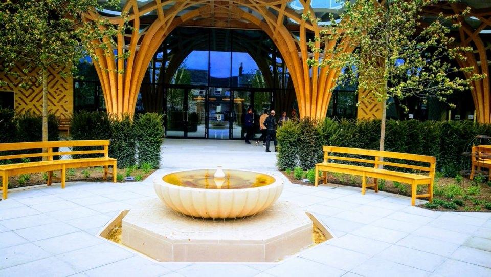 <p>Cambridge Üniversitesi profesörlerinden, Abdal Hakim Murad olarak tanınan Timothy Winter, "İklim değişikliği ve türlerin yol oluşuna karşı mücadele sadece insanların varoluşunun değil, Allah'ın hediyelerine saygı duymak ve bunları korumanın da mücadelesidir" diyor.</p>

<p> </p>
