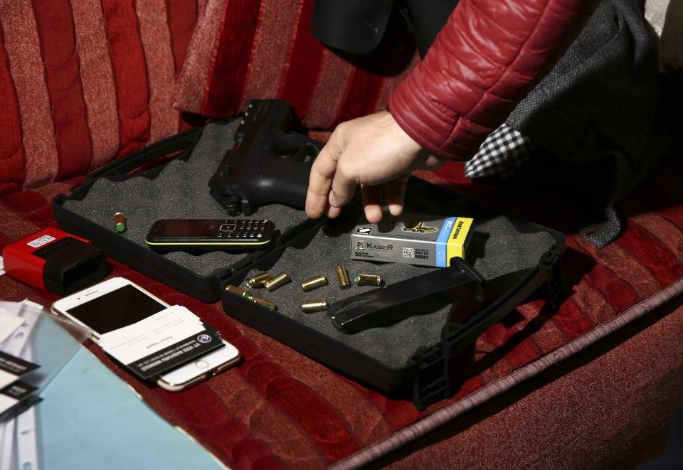 <p><strong>Şafak vakti özel harekat polisleriyle baskın</strong></p>
<p>Şebekenin tüm bağlantılarının ortaya çıkarıldığı soruşturma sonucu Ankara Cumhuriyet Başsavcılığı Kaçakçılık ve Örgütlü Suçlar Savcısı İrfan Nuri Akdeniz operasyon için düğmeye bastı.</p>
