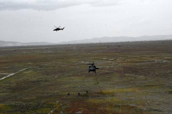 <p>Tatbikatı, Konya 3'üncü Ana Jet Üs ve Garnizon Komutanı Hava Pilot Tuğgeneral Fidan Yüksel ve diğer ülkelerin askeri yetkilileri izledi. </p>
<p> </p>